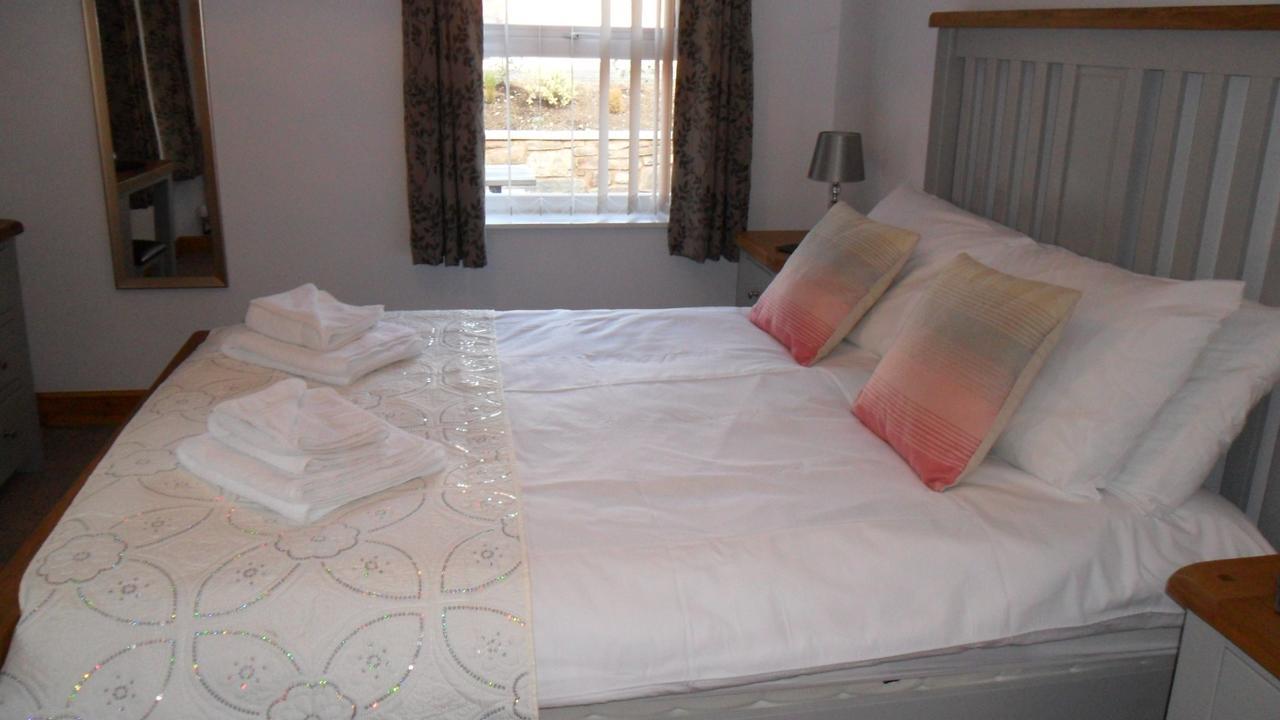 The Bear Bed & Breakfast Рейъдър Екстериор снимка