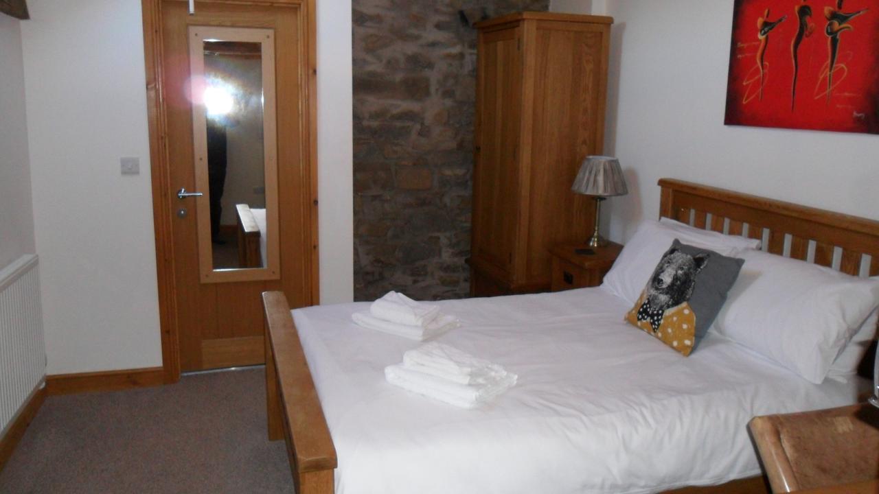 The Bear Bed & Breakfast Рейъдър Екстериор снимка